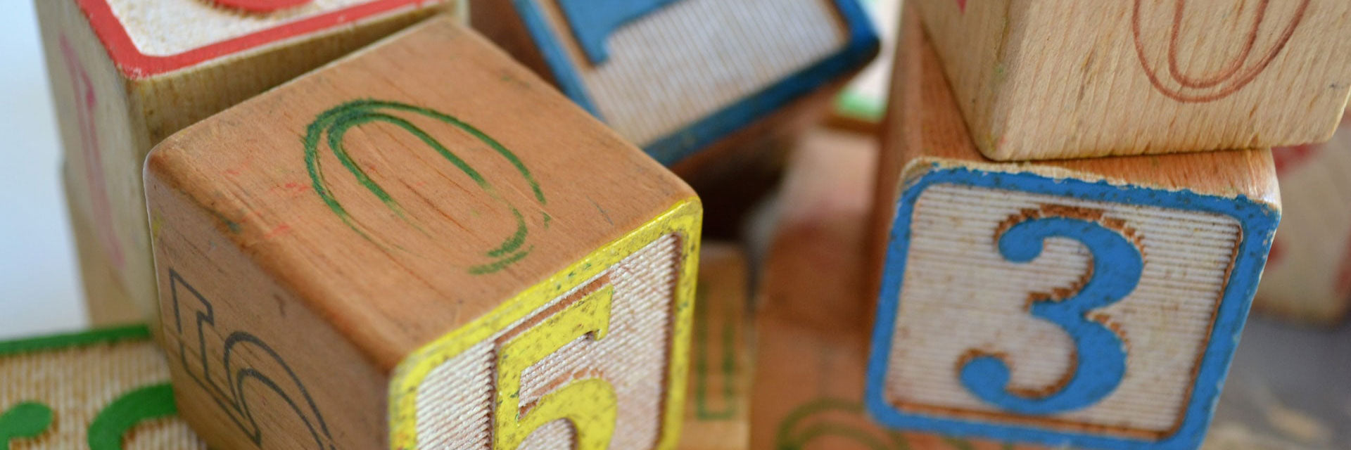 cubes-de-construction-en-bois