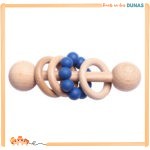 hochet-en-bois-premier-age-bleu-fonce