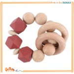 hochet-en-bois-simple-rouge