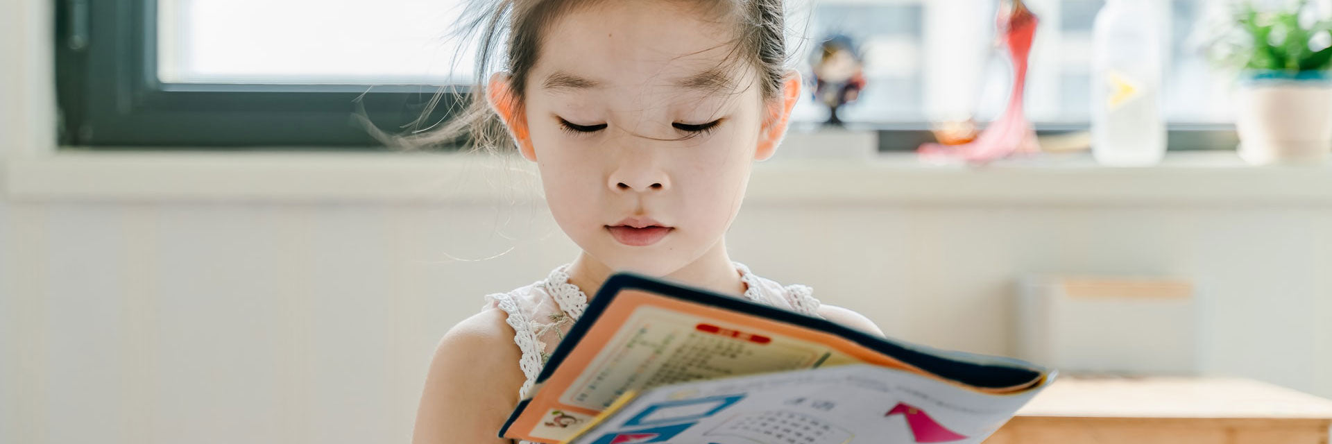 petite-fille-qui-apprend