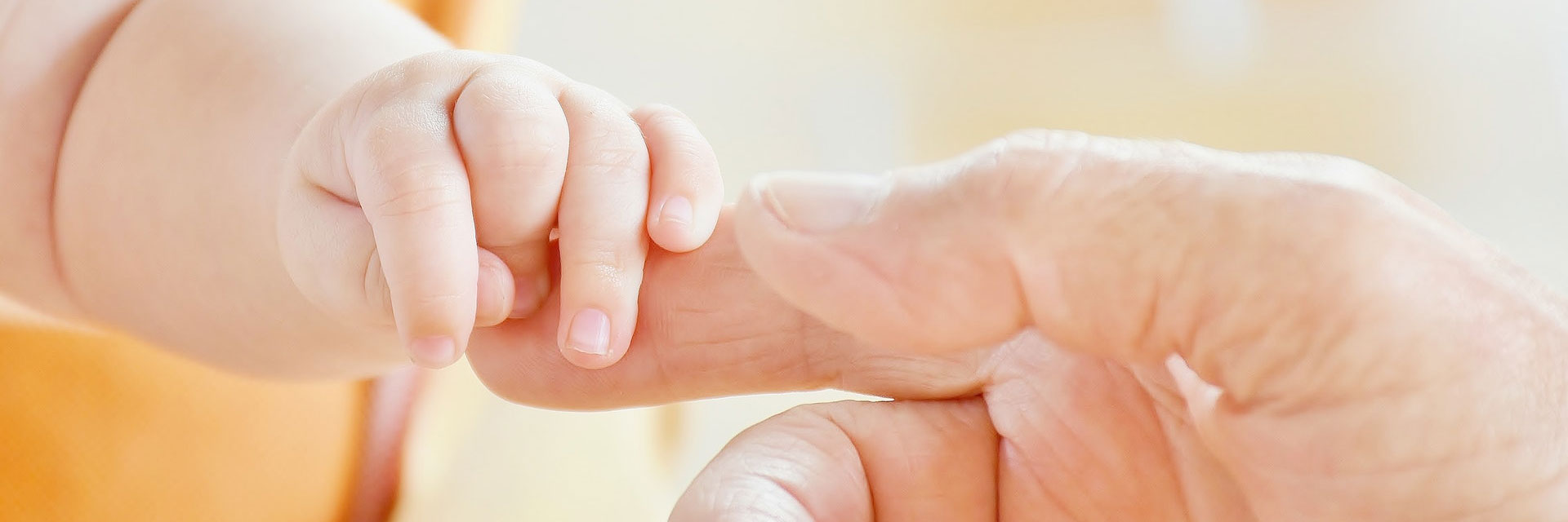 sens-du-toucher-bebe